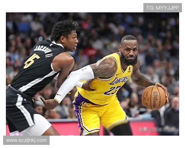 国青队在与布里斯班的较量中展现出顽强斗志与团队合作精神