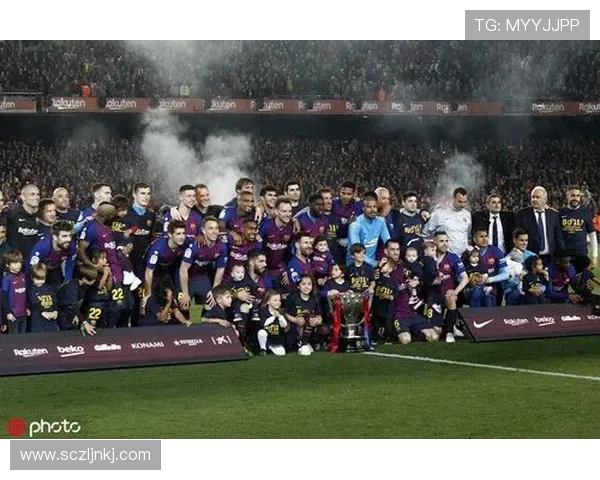 塞维亚主场迎战巴萨决战西甲巅峰对决引发球迷热议